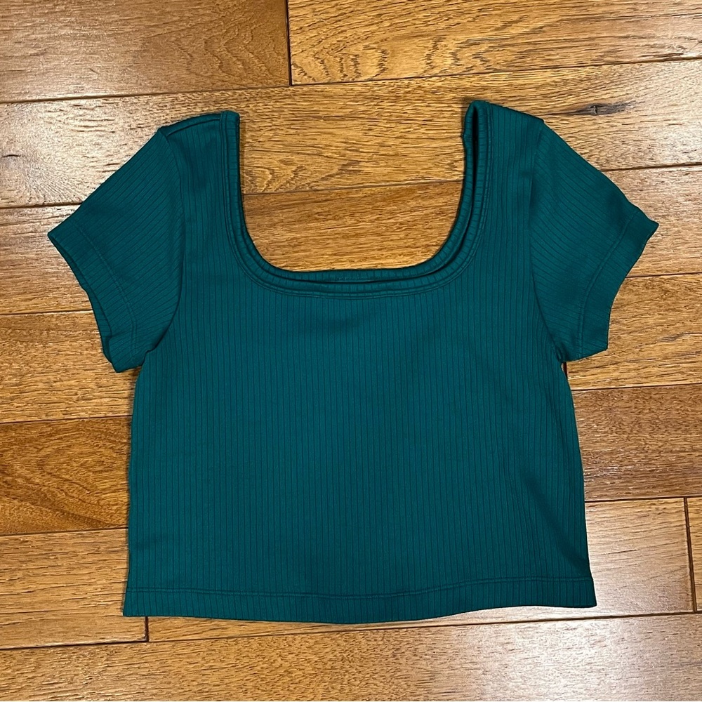 Pink Victoria Secret
Seamless Rib, Short Sleeve Crop Top Green
Sz Small